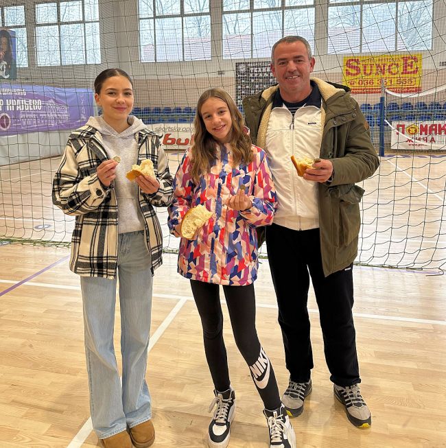 aaaIzvukli paru iz česnice